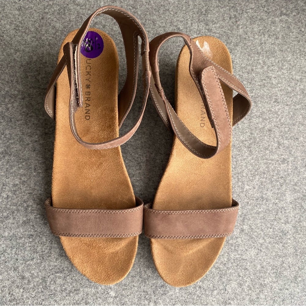 Lucky Brand Brown Tan Sandals